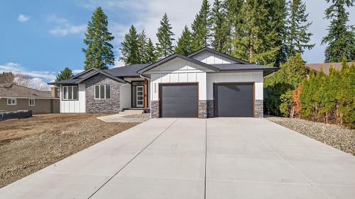 2520 Golf View Crescent, Blind Bay, BC - Outdoor With Facade
