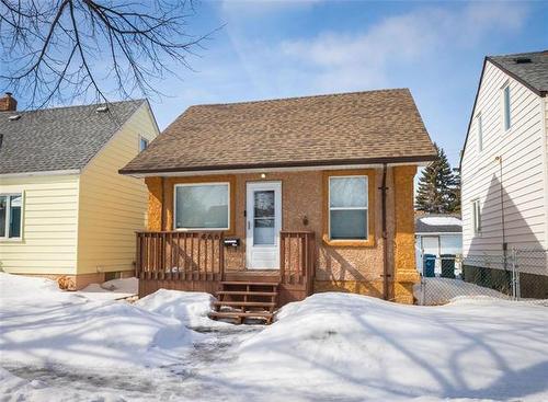 466 Garlies ST  Winnipeg, MB R2W 4B8