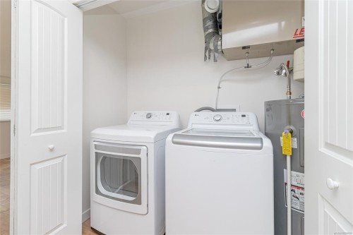 6153 Sumas Rd, Duncan, BC - Indoor Photo Showing Laundry Room