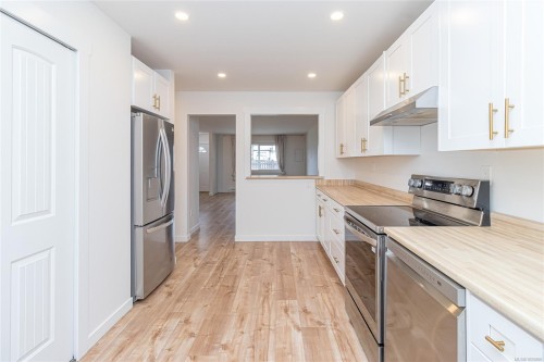 6153 Sumas Rd, Duncan, BC - Indoor Photo Showing Kitchen
