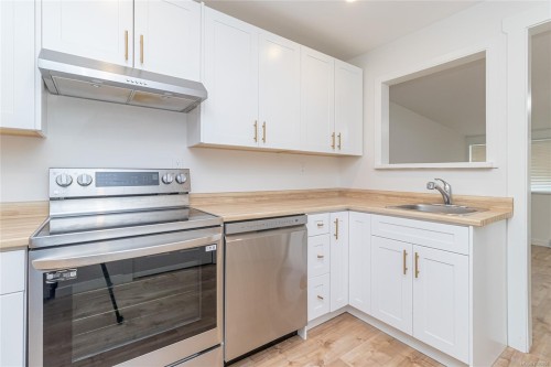 6153 Sumas Rd, Duncan, BC - Indoor Photo Showing Kitchen