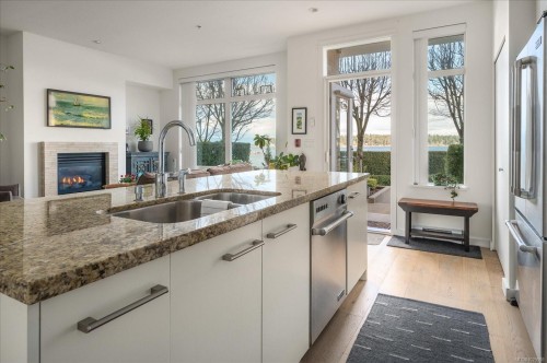 Th10-38 Front St, Nanaimo, BC 