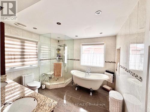 5715 Riverdale Crescent, Mississauga, ON - Indoor Photo Showing Bathroom