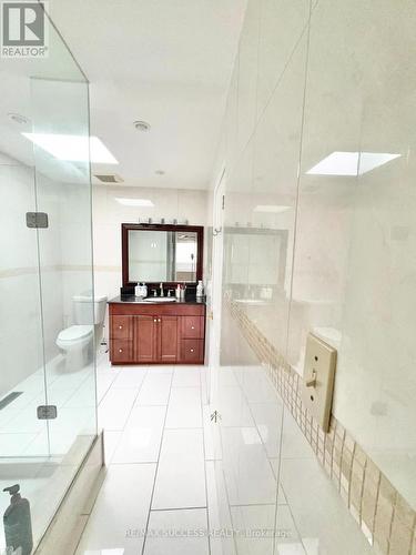 5715 Riverdale Crescent, Mississauga, ON - Indoor Photo Showing Bathroom
