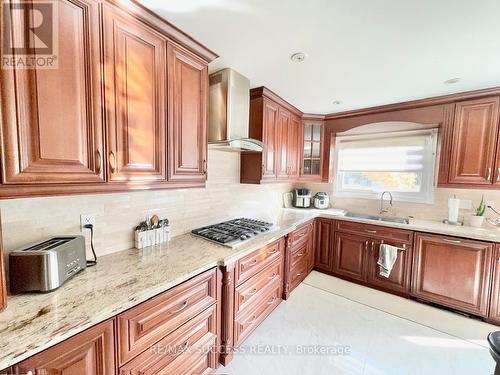 5715 Riverdale Crescent, Mississauga, ON - Indoor Photo Showing Kitchen