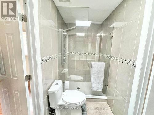 5715 Riverdale Crescent, Mississauga, ON - Indoor Photo Showing Bathroom