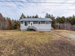 39 Oakridge Road Church Point, NS B0W 1M0