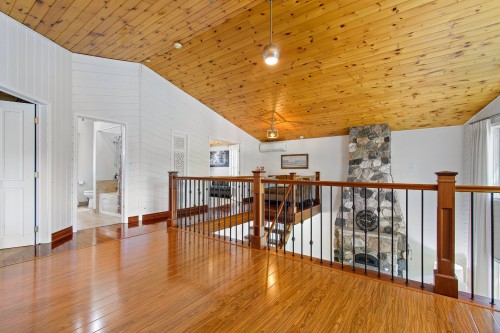 Chambre à coucher principale - 78 Ch. Old Bridge, Otter Lake, QC - Indoor Photo Showing Other Room