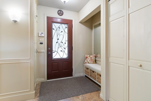 Hall d'entrée/Vestibule - 78 Ch. Old Bridge, Otter Lake, QC - Indoor Photo Showing Other Room