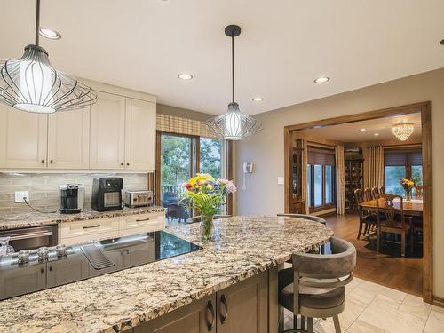 110 Lakeside Crescent, Kenora, ON - Indoor Photo Showing Kitchen With Upgraded Kitchen