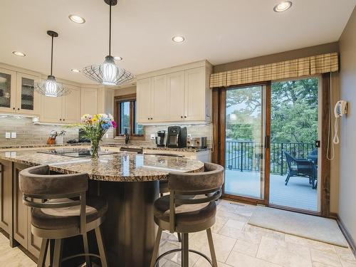 110 Lakeside Crescent, Kenora, ON - Indoor Photo Showing Kitchen With Upgraded Kitchen