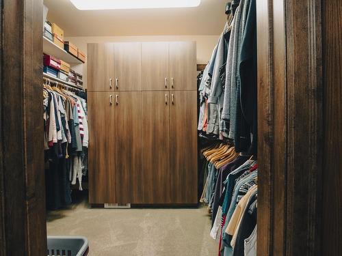 110 Lakeside Crescent, Kenora, ON - Indoor With Storage