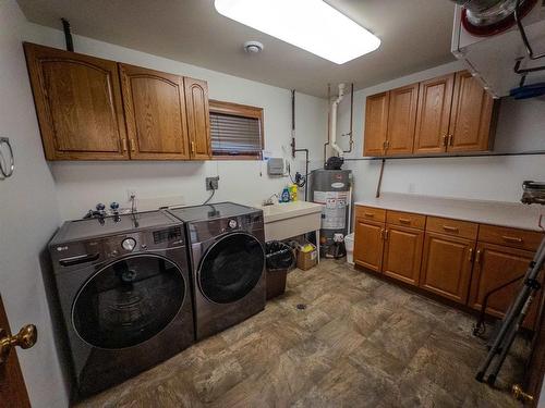 110 Lakeside Crescent, Kenora, ON - Indoor Photo Showing Laundry Room