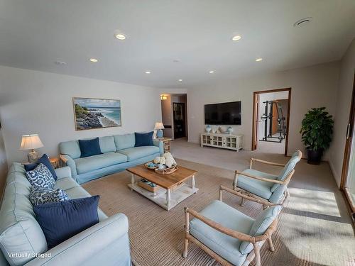 110 Lakeside Crescent, Kenora, ON - Indoor Photo Showing Living Room