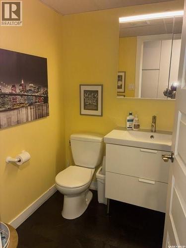 24 Hahn Crescent, Kindersley, SK - Indoor Photo Showing Bathroom