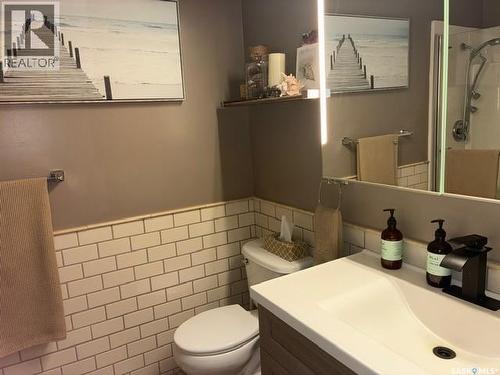 24 Hahn Crescent, Kindersley, SK - Indoor Photo Showing Bathroom