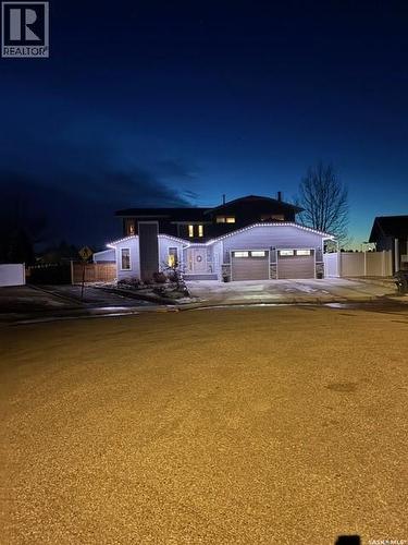 24 Hahn Crescent, Kindersley, SK - Outdoor With Deck Patio Veranda