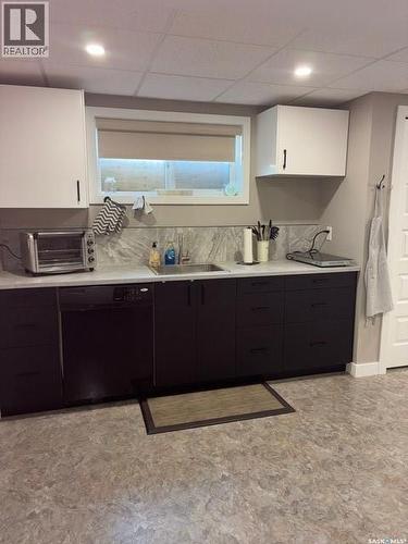 24 Hahn Crescent, Kindersley, SK - Indoor Photo Showing Kitchen