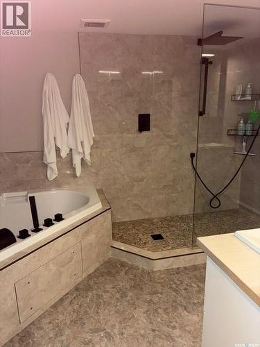 24 Hahn Crescent, Kindersley, SK - Indoor Photo Showing Bathroom