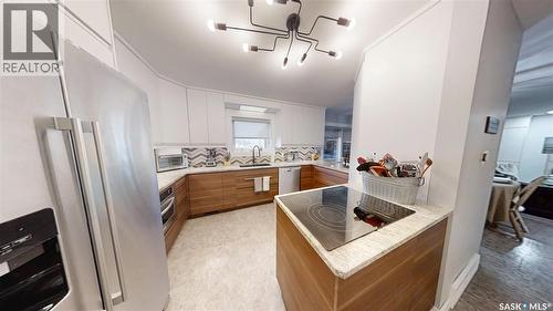 24 Hahn Crescent, Kindersley, SK - Indoor Photo Showing Kitchen