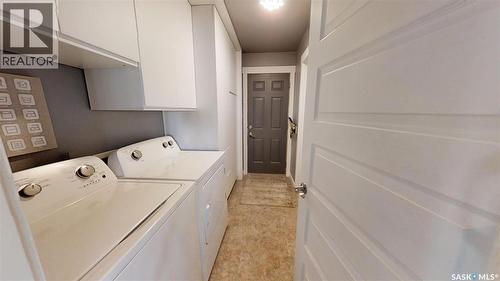 24 Hahn Crescent, Kindersley, SK - Indoor Photo Showing Laundry Room