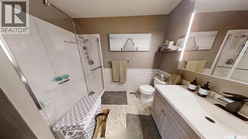 24 Hahn Crescent, Kindersley, SK - Indoor Photo Showing Bathroom