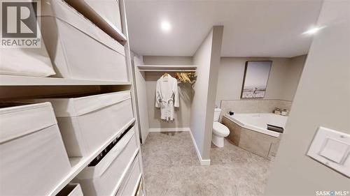 24 Hahn Crescent, Kindersley, SK - Indoor Photo Showing Bathroom