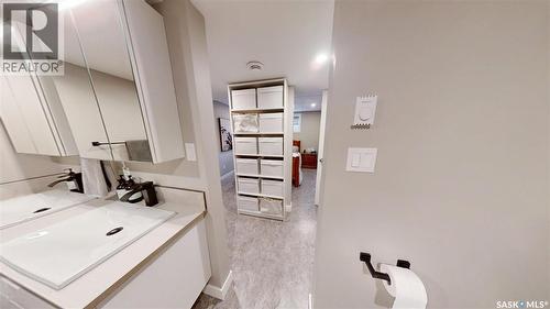 24 Hahn Crescent, Kindersley, SK - Indoor Photo Showing Bathroom