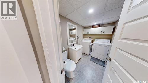24 Hahn Crescent, Kindersley, SK - Indoor Photo Showing Laundry Room