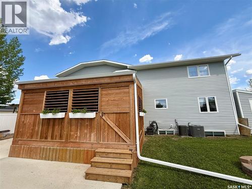 24 Hahn Crescent, Kindersley, SK - Outdoor With Exterior