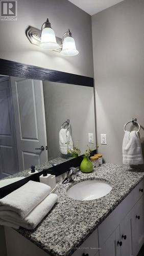 984 Wright Drive, Midland, ON - Indoor Photo Showing Bathroom