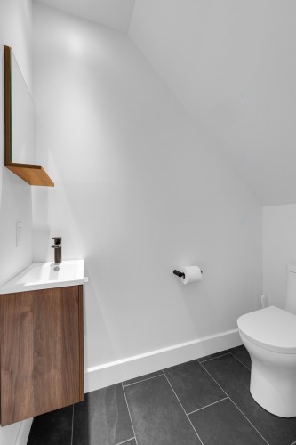 Powder room - 1559 53E Avenue, Laval (Laval-Ouest), QC - Indoor Photo Showing Bathroom