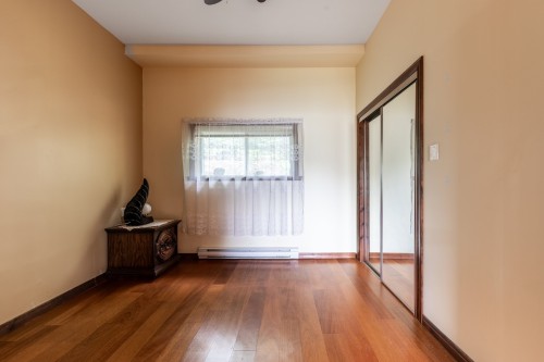 Chambre à coucher - 38 350E Avenue, Saint-Hippolyte, QC - Indoor Photo Showing Other Room