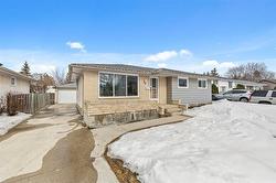 35 Masterton CR  Winnipeg, MB R2P 0M8