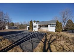 6 Irvine ST  Oromocto, NB E2V 3N3