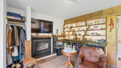 1693 Valleyview Drive, Kamloops, BC - Indoor With Fireplace