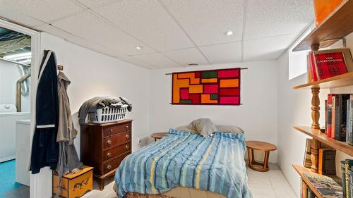 1693 Valleyview Drive, Kamloops, BC - Indoor Photo Showing Bedroom