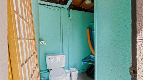 1693 Valleyview Drive, Kamloops, BC - Indoor Photo Showing Bathroom