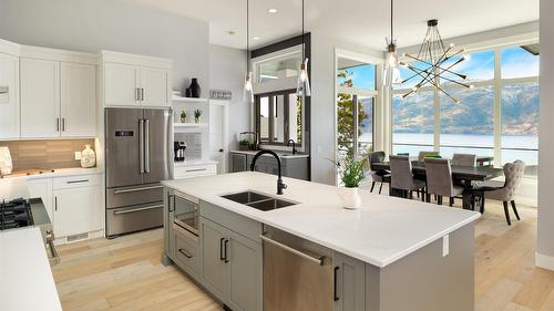 3580 Boxwood Road, Kelowna, BC - Indoor Photo Showing Kitchen With Double Sink With Upgraded Kitchen