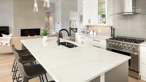 3580 Boxwood Road, Kelowna, BC - Indoor Photo Showing Kitchen With Double Sink With Upgraded Kitchen