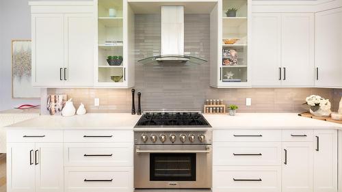 3580 Boxwood Road, Kelowna, BC - Indoor Photo Showing Kitchen With Upgraded Kitchen