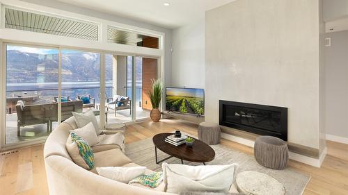 3580 Boxwood Road, Kelowna, BC - Indoor Photo Showing Living Room With Fireplace