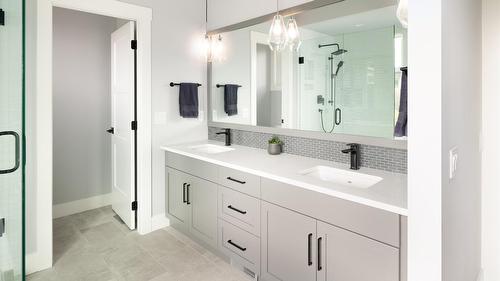 3580 Boxwood Road, Kelowna, BC - Indoor Photo Showing Bathroom