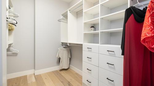 3580 Boxwood Road, Kelowna, BC - Indoor With Storage
