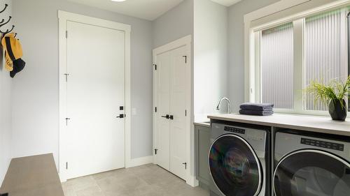 3580 Boxwood Road, Kelowna, BC - Indoor Photo Showing Laundry Room