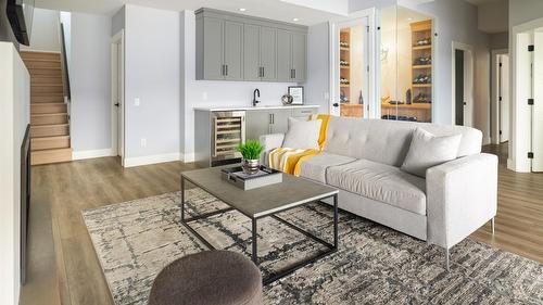 3580 Boxwood Road, Kelowna, BC - Indoor Photo Showing Living Room