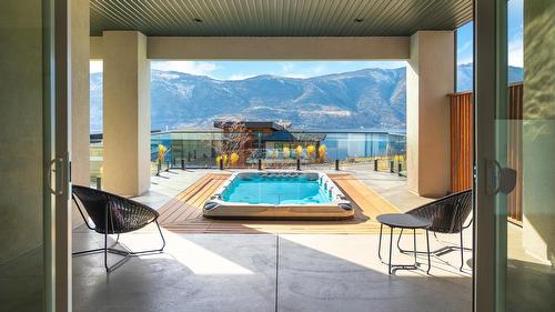 3580 Boxwood Road, Kelowna, BC - Outdoor With In Ground Pool With Exterior