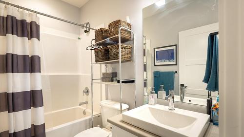 3580 Boxwood Road, Kelowna, BC - Indoor Photo Showing Bathroom