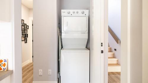 3580 Boxwood Road, Kelowna, BC - Indoor Photo Showing Laundry Room