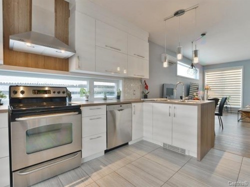 Kitchen - 256 Rue Séraphin-Bouc, Sainte-Anne-Des-Plaines, QC - Indoor Photo Showing Kitchen